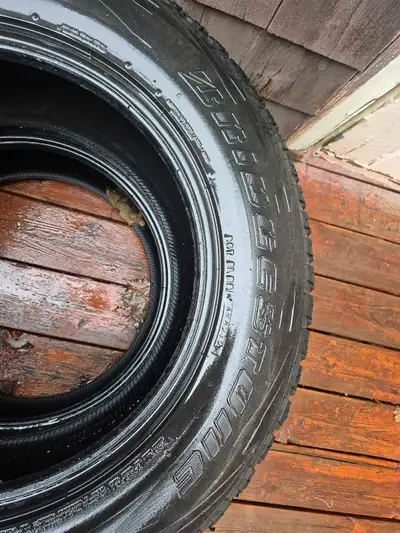 Bridgestone blizzak dmv1 p255 65 r18 Good condition