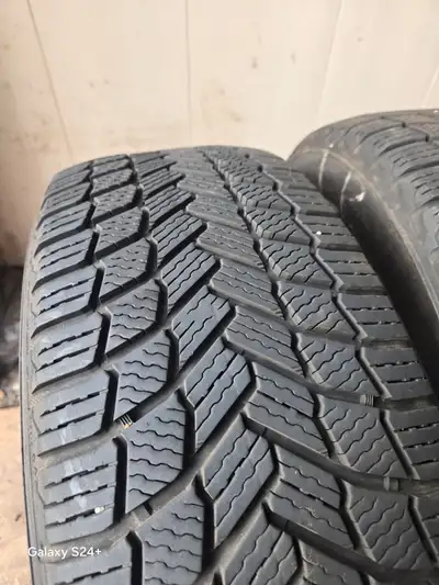 Michelin X-Ice used one winter and Michelin Primacy mxv4, both sets 225/55R17. Excellent tread on bo...
