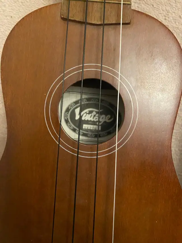 JHS& co. vintage ukulele model 11K20N. in Other in Markham / York Region - Image 3