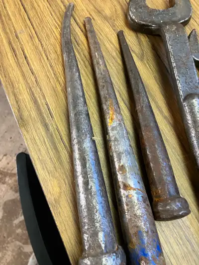 je vend mes outils de monteur / spud Klein 3/4 /7/8 / bolt pin 3/4 x1 -7/8 x2 pour 125$ / selling Ir...
