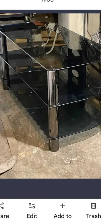 TV stand in perfect shape. no scratches it's looking news, View more
