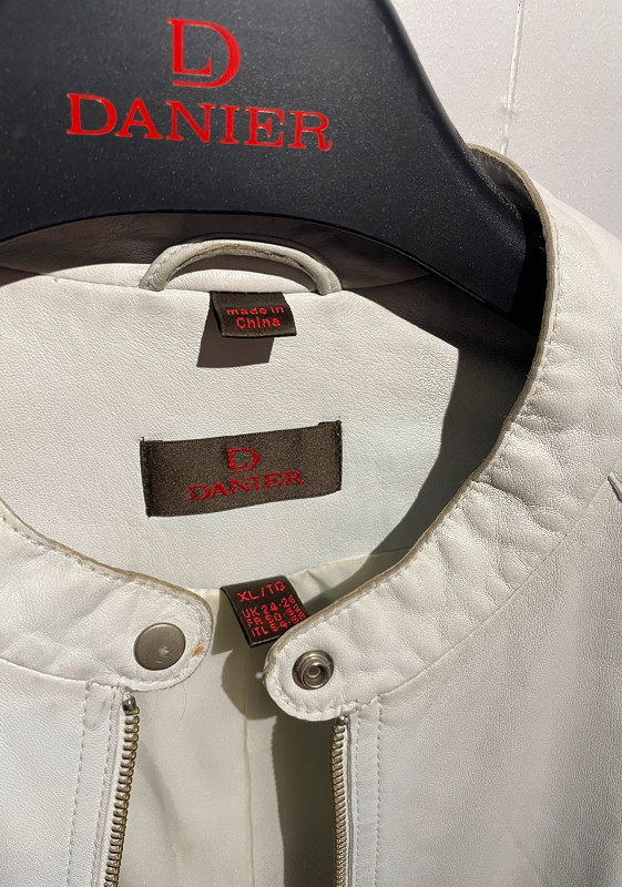 Danier Leather White Jacket in Women's - Tops & Outerwear in Winnipeg - Image 2