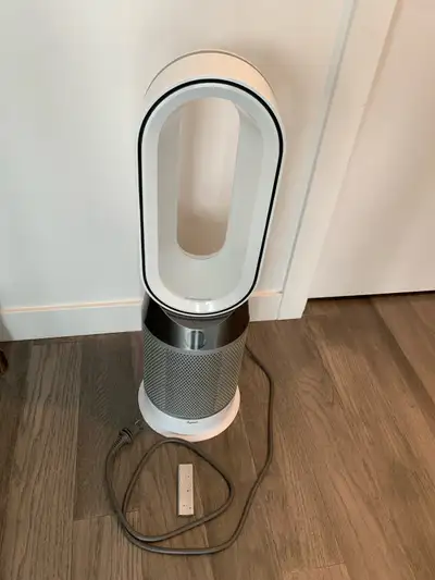 I'm selling a Dyson Purifier Cool TP07 that delivers both powerful air purification and cooling in o...