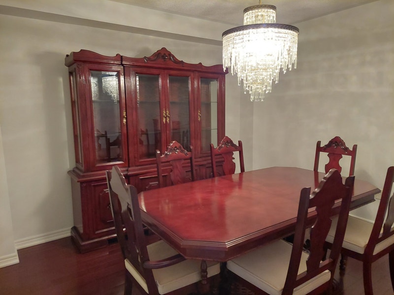 Solid Wood Dining Table w/ 6 Chairs & Matching Hutch Dining Tables & Sets Mississauga / Peel