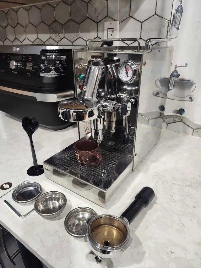 Quick Mill espresso in Coffee Makers in City of Montréal - Image 3