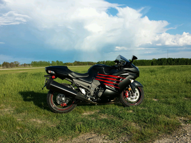 Kawasaki 2014 ZX-14R, ODO: 8960-KM ORIGINAL in Sport Bikes in Winnipeg - Image 4