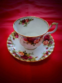 Vintage Royal Albert 'Old Country Roses' Tea Cup  and Saucer Set