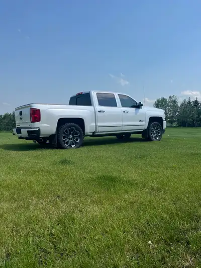 Chevrolet 1500 6.2 litre LTZ Crew cab. 150,000 kms. Fully loaded, all the bells and whistles. Level...