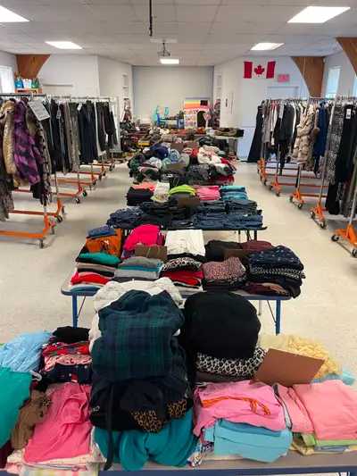 Estate Sale, Plus Size Womens Clothing, Shoes, Hand Bags, Jewelry, Accessories Saturday, August 8: 9...