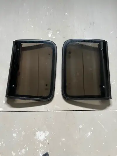 Rear hatch and T bars that fit Nissan 300zx from years 1984 to 1989. Good for backup , just incase t...