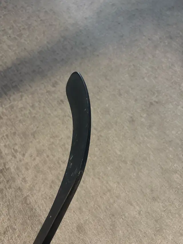 used hockey stick in Hockey in Stratford - Image 4