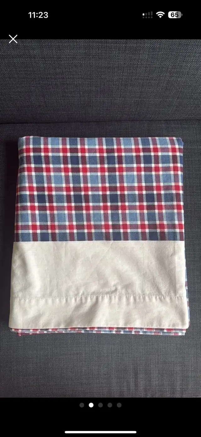 Bedding Set (Queen size) 3 pieces  in Bedding in City of Toronto - Image 3