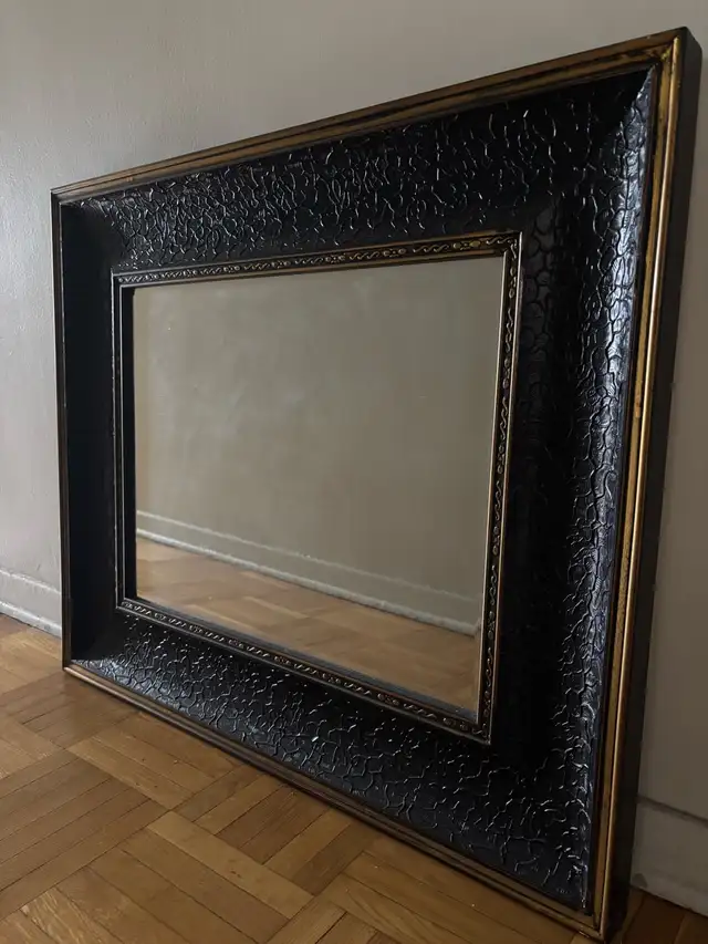 Large Mirror with wooden frame $49 in Home Décor & Accents in City of Toronto - Image 3