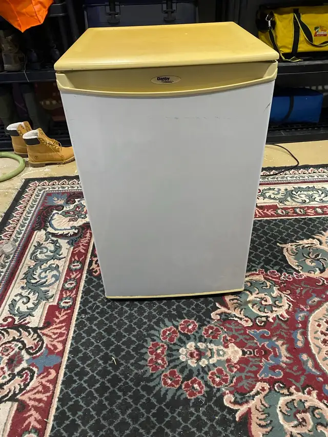 Mini Fridge  in Refrigerators in Portage la Prairie - Image 2