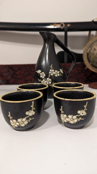 Sake set with 4 cups black and green