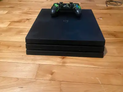 PS4 PRO Manette inclus Câble inclus Non Négociable