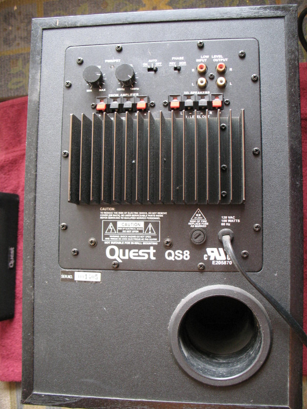 For sale a Quest QS8 Active/ Powered Sub-woofer in Speakers in City of Toronto - Image 3