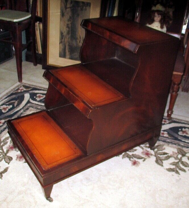 Library Steps or Bed Steps, Mahogany Antique NEW PRICE in Home Décor & Accents in Kingston - Image 3