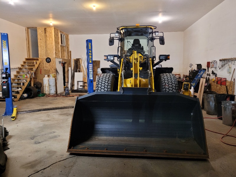 2021 WA200 200 hrs new snow tires 12 pusher and gp bucket Heavy