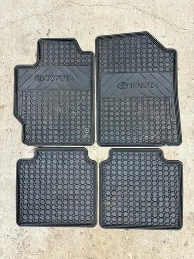 OEM all season rubber winter floor mats for toyota camry 2007-2011 Very good shape no obvious wear o...