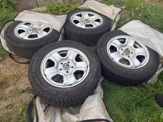 Honda 16” Wheels + Michelin X-Ice Snow Winter Tires – $400 OBO in Tires & Rims in Vancouver - Image 2