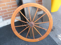 Antique spinning wheel - Roue de rouet antique