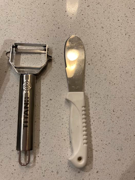 Selling Kitchen items, Can opener, wine bottle opener Peeler in Other in Calgary - Image 3