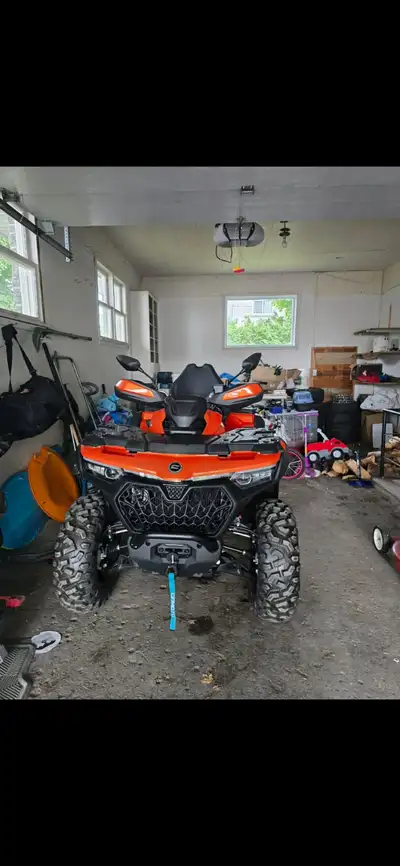 CFMOTO CFORCE 800 touring 2025 1444km Attache remorque/boule inclus. Comme neuf, aucun bris ou répar...