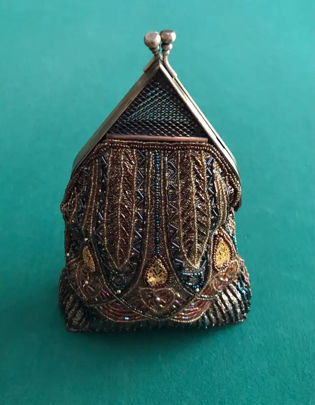 Beaded bag in Bags & Luggage in Delta/Surrey/Langley - Image 2