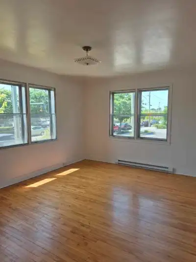 5.5 NICE APARTMENT FOR RENT LOGEMENT À LOUER GRAND & BEAU 5 1/2