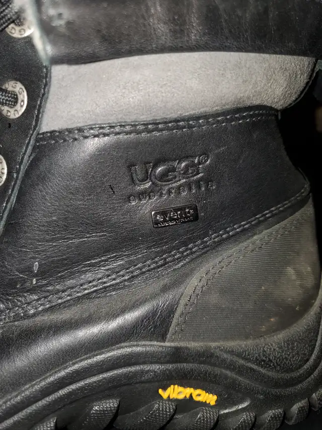 UGG  Australia womens size 7 winter boots. in Women's - Shoes in Calgary - Image 3