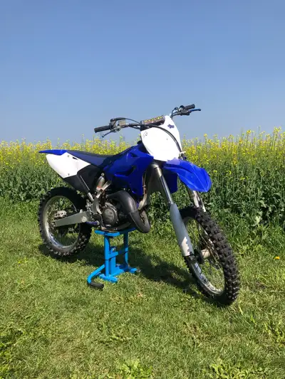 Well taken care of yz125, runs great zero issues.