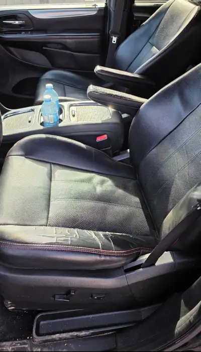 Clean Car very good condition New engine oil Tires in good condition Fresh safety CLEAN TITLE 7-pass...