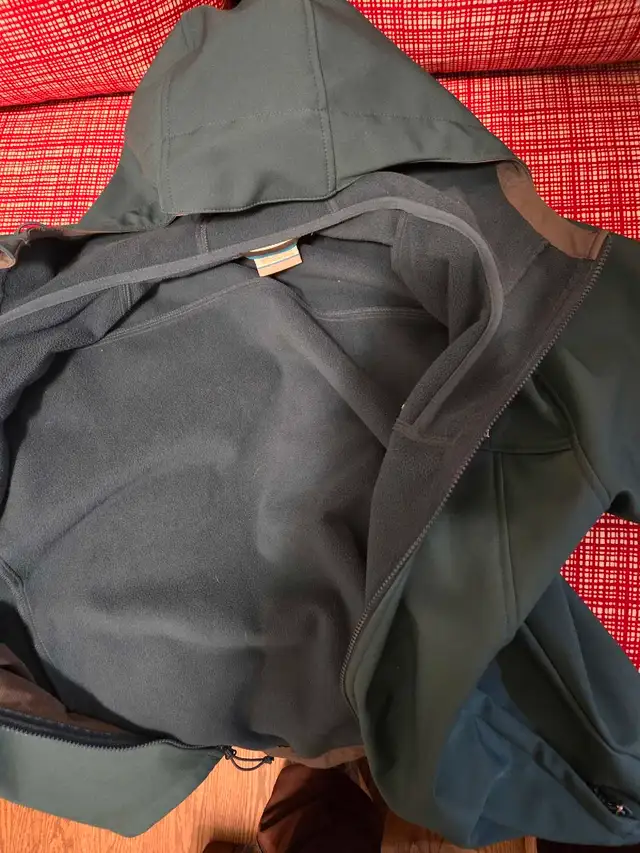 Columbia soft shell jacket in Men's in Kingston - Image 5