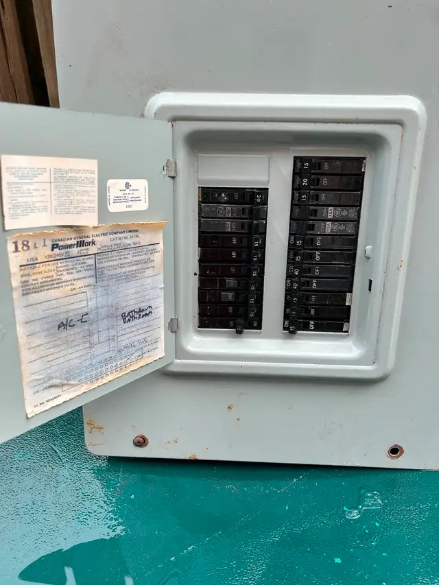 Breaker Box 125 AMP General Electric63826838319491120