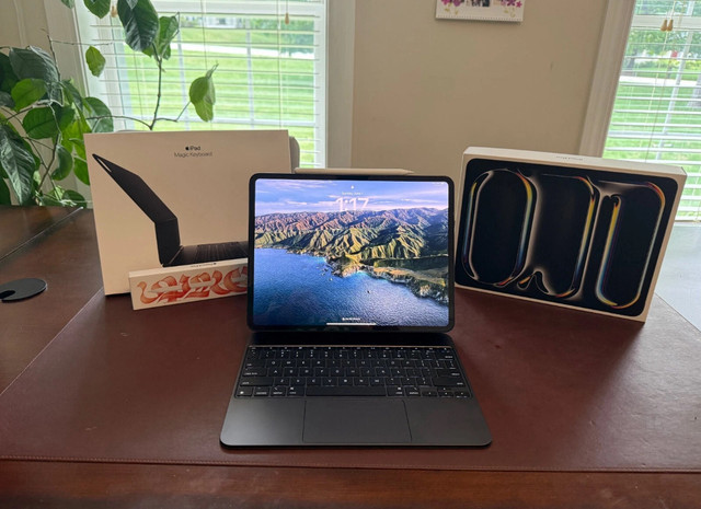 NEW [M4] 11-inch iPad Pro 5th Gen Complete Bundle! in iPads & Tablets in Ottawa
