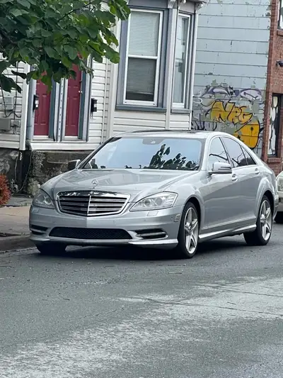 Gorgeous 2011 Mercedes S450 Economy or sport transmission 0 to 100 kms in 5.4 seconds Car is Newly I...