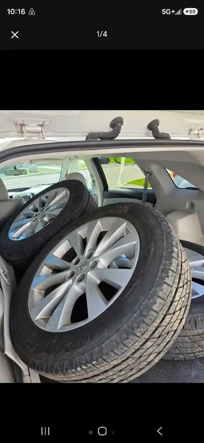 Bonjour, je vends mes mags de Toyota Venza. Ils sont en excellente condition et ils sont sur de pneu...