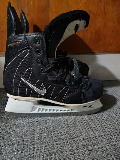 Nike skates like new youth 6, View more