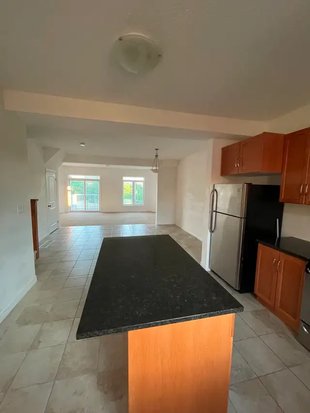 South-end 4-bedroom Townhouse with Bright Walk-Out Basement in Long Term Rentals in Guelph - Image 4