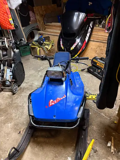 1991 Yamaha snow scoot has electric start, needs a battery$2500 firm