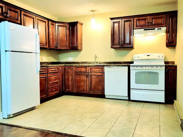 LG 2 BED APART DOWNTOWN, UTILITIES INCLUDED