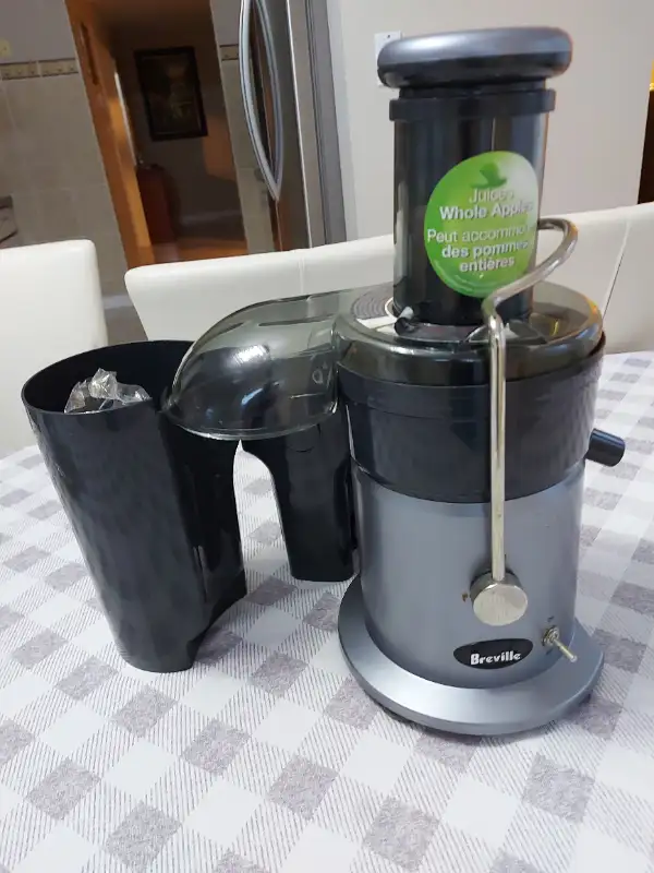 Breville Juice Fountain Plus Centrifugal Juicer in Processors, Blenders & Juicers in Markham / York Region - Image 5