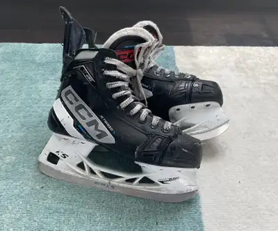 CCM Jetspeed FT680 hockey skates junior size 3 regular , View more
