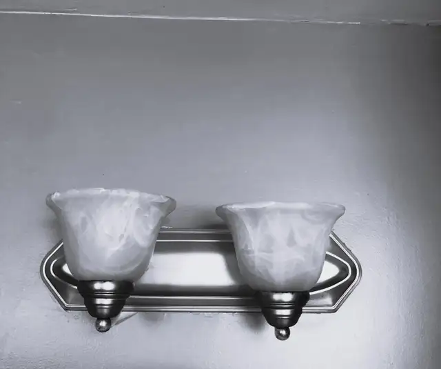 Bathroom Vanity Light Fixture in Indoor Lighting & Fans in Oakville / Halton Region - Image 3