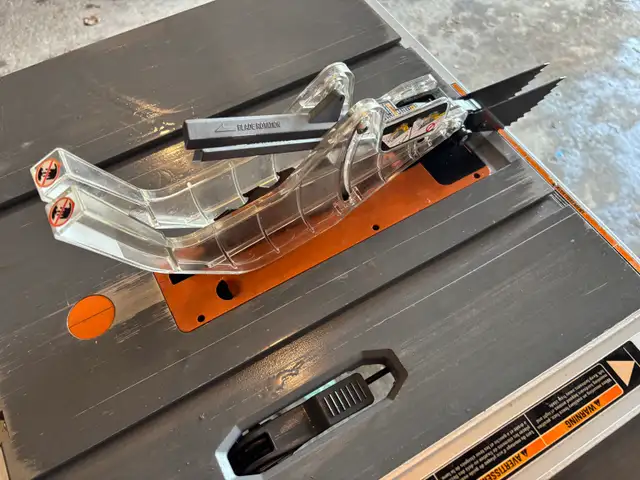 RIDGID Table Saw with Folding Stand in Power Tools in Edmonton - Image 7