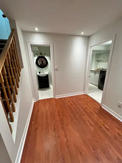 Rent-500+utlities Location: Near Heartland Town Centre, Mississauga (close to transit and shopping c...