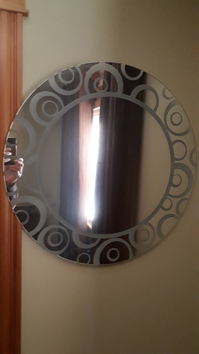 Round mirror in Home Décor & Accents in Saint John