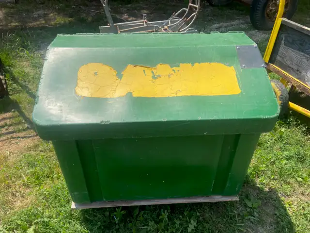 Rolling Feed Bin - 42" x 21"