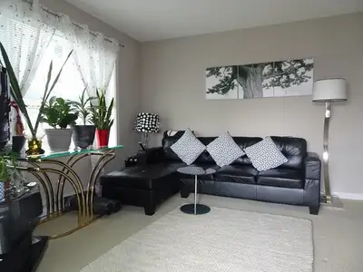 5 MINUTES WALK TO ROYAL OAK SKYTRAIN AND STEPS AWAY FROM TRANSIT AND SCHOOL , IDEAL FOR YOUNG FAMILY...